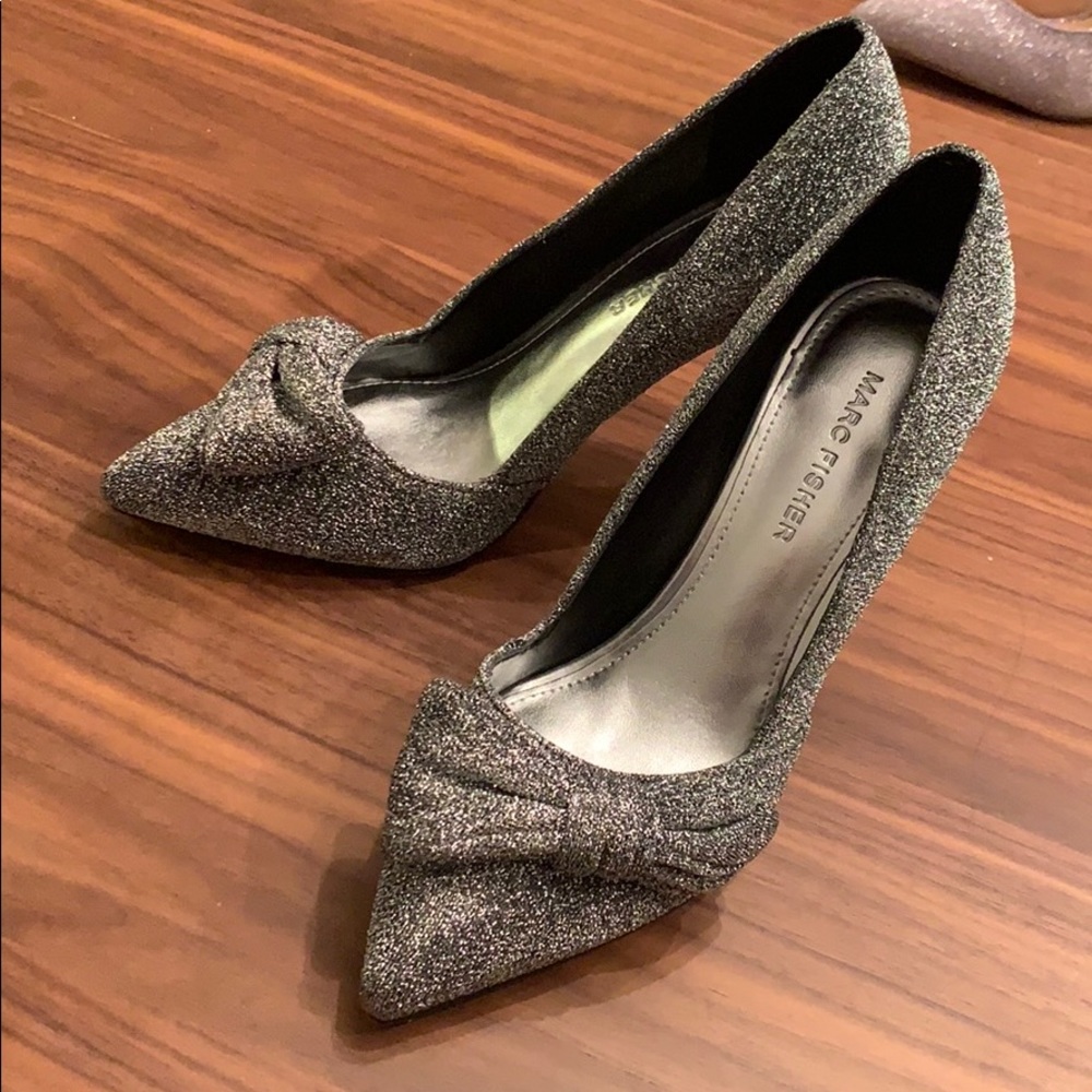 LIKE NEW Marc Fisher, Nighta Pump, silver